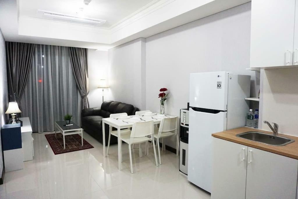 Luxury 2 BR Condo at Casa Grande Residence - Kasablanka Mall Yakarta Exterior foto